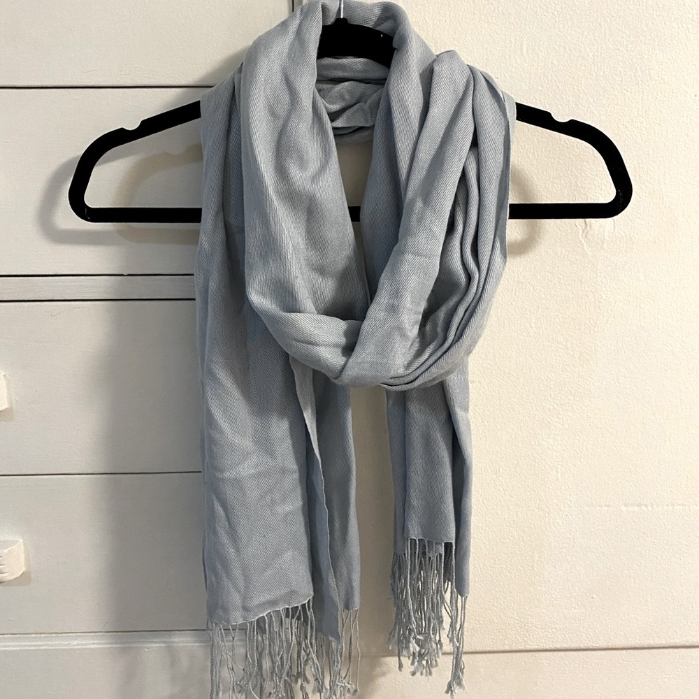 🎉5/$30 - Light blue vintage scarf 💎